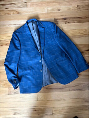 Great Kenneth Cole Reaction sport Coat! 42R Blue and tan plaid!